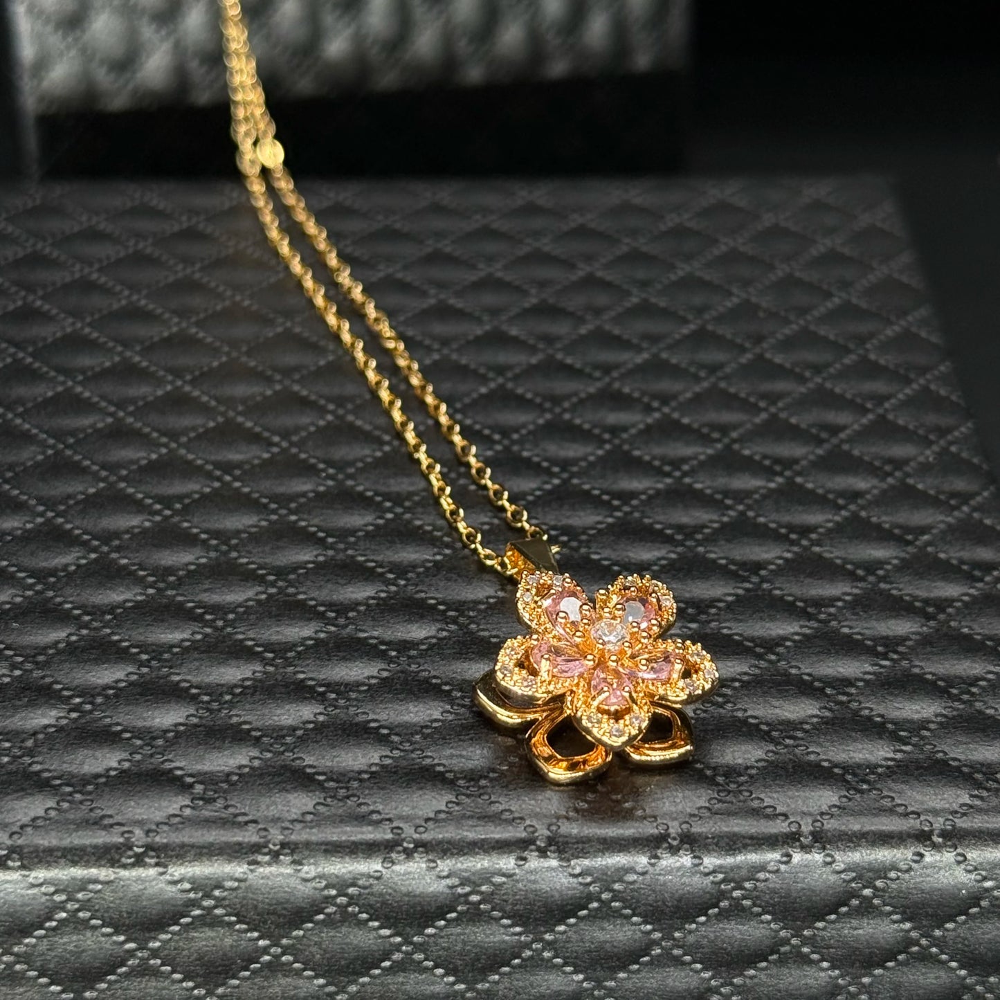 Luxury Spin Zircon Flower Pendant Necklace Women
