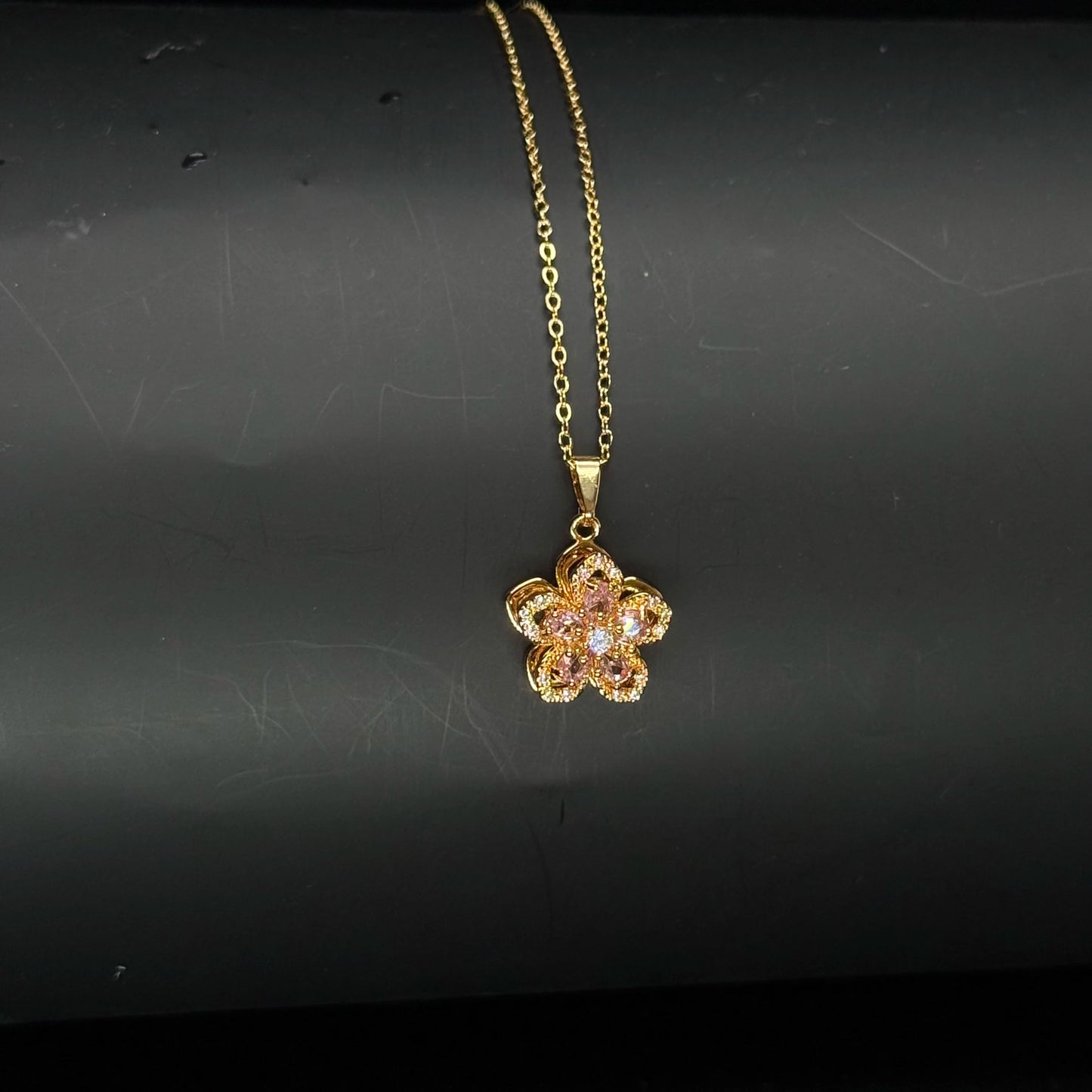 Luxury Spin Zircon Flower Pendant Necklace Women