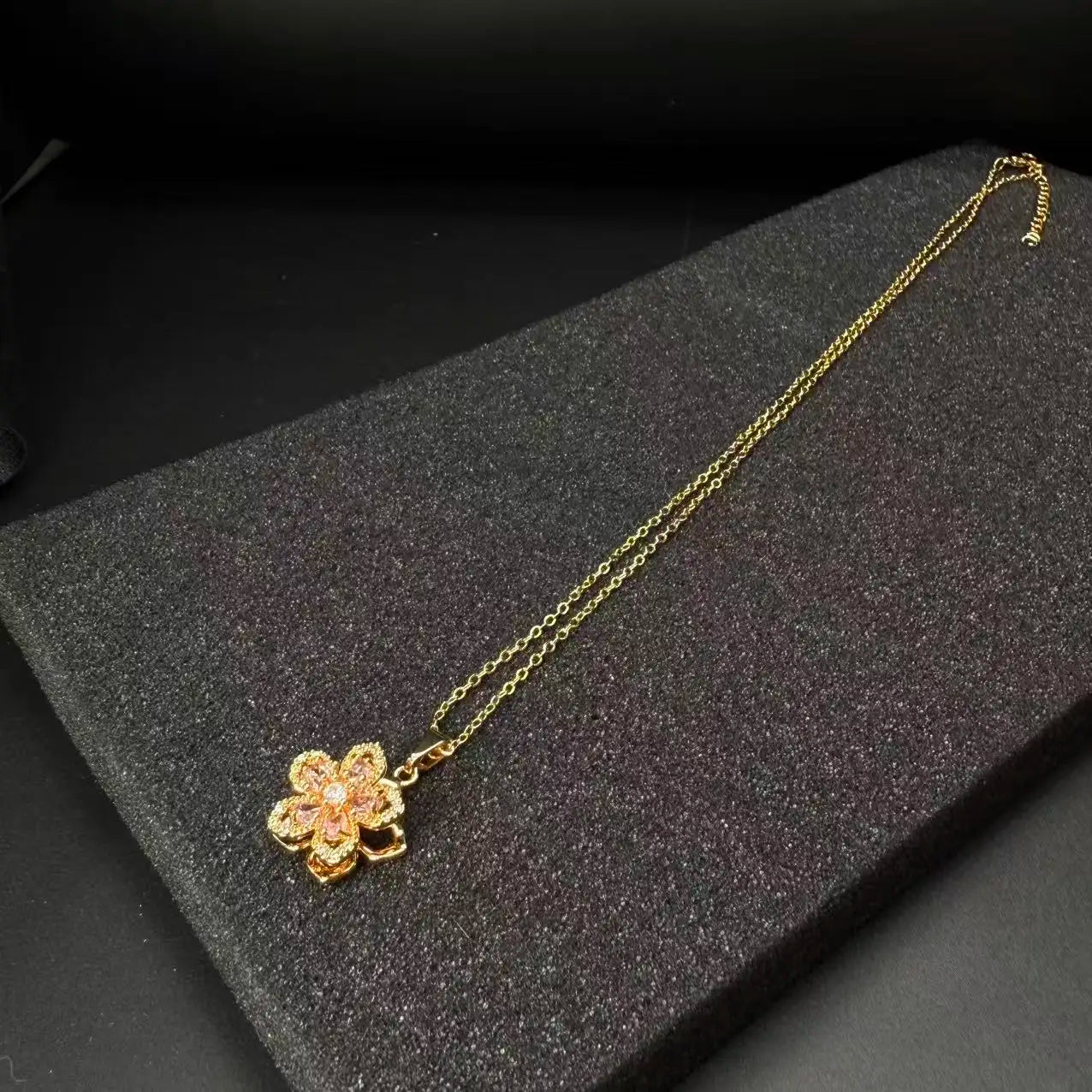 Luxury Spin Zircon Flower Pendant Necklace Women